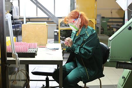Зачистка прокаленных керамических стержней для отливок рабочих лопаток